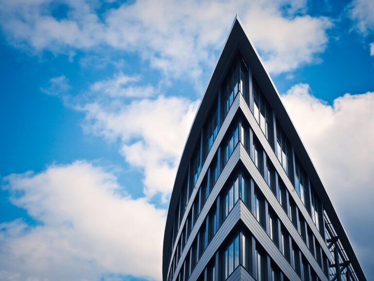 architecture, modern, building, skyscraper, facade, düsseldorf, glass windows, structure, nature, city, pointed, modern building, modern architecture, sky, clouds, high-rise, high-rise building
